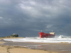 MV Pasha Bulker, Nobbys Beach, Newcastle, 2007 (image)